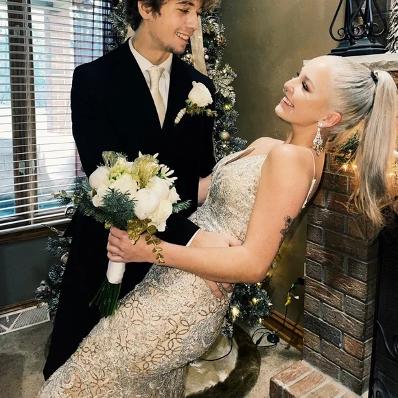 Prom dress size 2, long with trail, gold/champagne - Picture 7 of 7